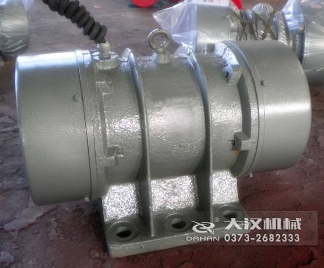 VB振動(dòng)電機(jī)是靠偏心塊的振動(dòng)而造成的,振動(dòng)源所以偏心塊的角度和大小是比較重要的。